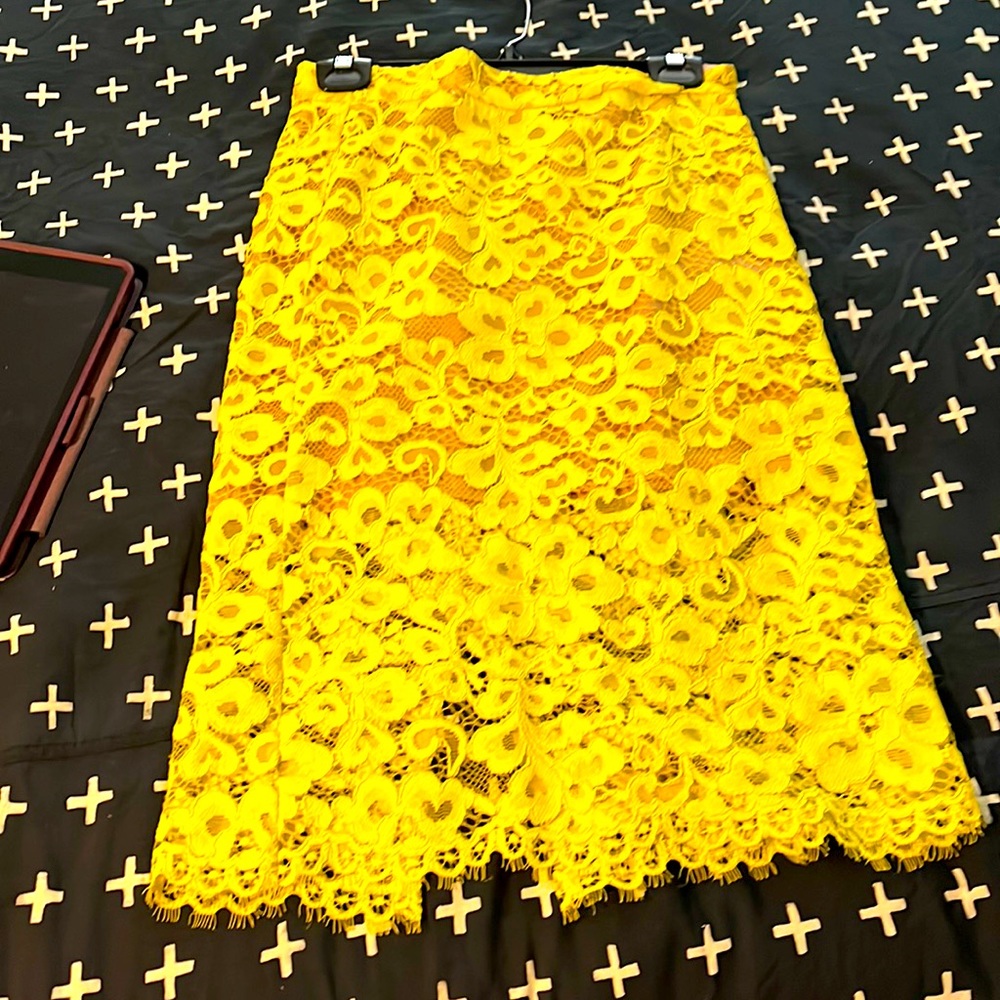 Bright yellow Trina Turk lace straight skirt - fully lined